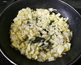 Foto del paso 3 de la receta: Pollo en pepitoria