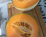 Une image de l'étape 1 de Melon au jambon cru de la forêt noire.