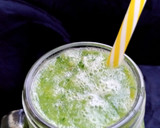 A picture of step 2 of Cumber apple(green smoothie).