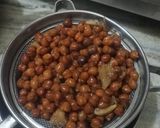 A picture of step 3 of Black chickpeas soup.