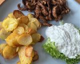 Gyros mit Kartoffelchips, Tzatziki und Beilagensalat Rezeptschritt 8 Foto