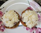 A picture of step 4 of Veg garlic bread pizza.