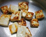 A picture of step 1 of Lehsuni Methi Paneer.
