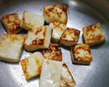 A picture of step 1 of Lehsuni Methi Paneer.