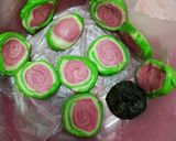 Foto langkah ke 9 dari resep Bakpao No Mixer Character Semangka.