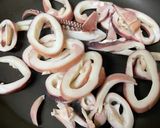 A picture of step 2 of Grilled Squid with Savory Soy Sauce.