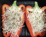 Foto del paso 5 de la receta: Pimiento rojo relleno asado "freidora de aire"
