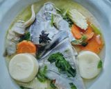Gambar langkah 3 resipi Sup ikan dan tofu telur.