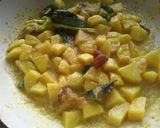 Foto langkah ke 2 dari resep Kentang telur orak-arik kuah santan.