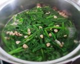 Hình bước làm 2 của món Canh rau MỒNG TƠI nấu hến