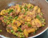 A picture of step 8 of Aloo Matar.