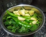 A picture of step 1 of Bhujiya dhaniya ki chutney.