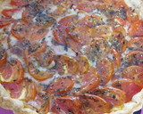 Foto del paso 3 de la receta: Tarta de hojaldre de tomate y queso