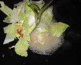 Foto langkah ke 3 dari resep Sawi putih cah telur.