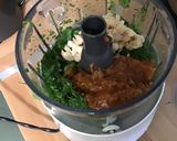 Une image de l'étape 4 de Pesto de fanes de radis à l'ail, tomates séchées, citron confit et parmesan.