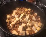 A picture of step 3 of Mapo tofu 麻婆豆腐.