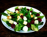 Foto del paso 3 de la receta: Ensalada de canónigos con frambuesas y mozzarella