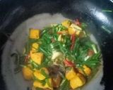 Foto langkah ke 4 dari resep Oseng Tahu Kucai.