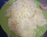 Foto langkah ke 2 dari resep Crispy cheesy hash browns.
