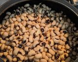 A picture of step 2 of Pressure cooker black eyed peas n potatoes.