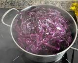 Foto del paso 2 de la receta: Chuleticas de cordero lechal con ensalada de col lombarda y pasas en reducción de Pedro Ximenez