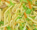 A picture of step 4 of Yaki Udon with Stir-Fried Napa Cabbage Stems.