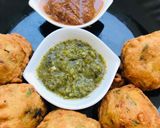 A picture of step 3 of Aloo vada/Potato pakoray bombs.