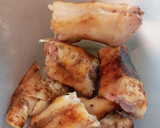 Foto del paso 2 de la receta: Alubias blancas con patita de cordero asada