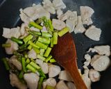 A picture of step 5 of Teriyaki Chicken Breast Stir-Fry with Onions.