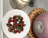 Foto langkah ke 1 dari resep Korean strawberry milk.