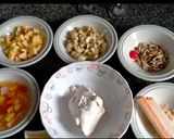 A picture of step 2 of Fruit trifle.
