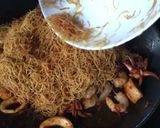 Foto del paso 6 de la receta Fideuà integral con calamares y langostinos