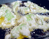 A picture of step 6 of Crispy Chrysanthemum Tempura.