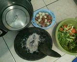 Foto langkah ke 1 dari resep Sop telur puyuh sosis.