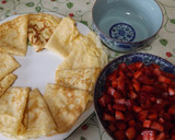 Foto del paso 2 de la receta: Crêpes con crema de queso, nata, semillas de amapola y fresas