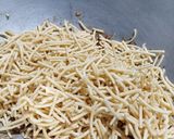 A picture of step 5 of Chinese bhel.