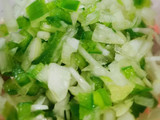 Palitos integrales con cebolla, chile dulce y jamón