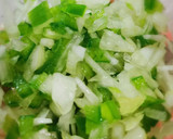 Foto del paso 1 de la receta: Palitos integrales con cebolla, chile dulce y jamón