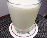 A picture of step 4 of Apple Milkshake.