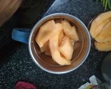 A picture of step 1 of Muskmelon shake.