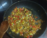 Foto del paso 2 de la receta: Zócalo de pisto con huevo frito y papas fritas al ajillo