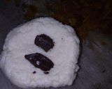 Foto langkah ke 3 dari resep Jemblem Singkong Parut isi Gula Merah dan Coklat.