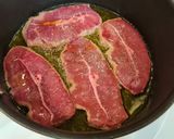 Foto del paso 2 de la receta: Filetes de ternera en salsa de pimientos verdes y rojos