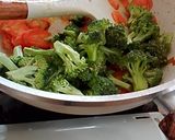Foto langkah ke 2 dari resep Cah Sayur Ayam.