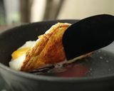 Foto langkah ke 3 dari resep Nasi Telur Ceplok Daun Bawang Devina Hermawan.