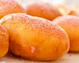 Une image de l'étape 10 de Beignets fourrés à la crèmes pâtissière et saupoudrés de pralines roses.