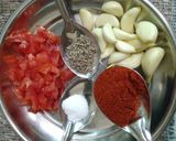 લસણની ચટણી (Garlic Chutney Recipe In Gujarati) રેસીપી સ્ટેપ1ફોટો
