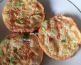 Foto langkah ke 4 dari resep Omelete Nasi Daun Bawang (bekal Anak).