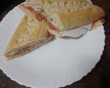 Foto del paso 3 de la receta: Bocadillo de tomate, jamón serrano y queso de cabra