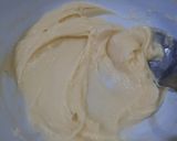 Foto langkah ke 2 dari resep Lemon Cream Cheese Muffins.